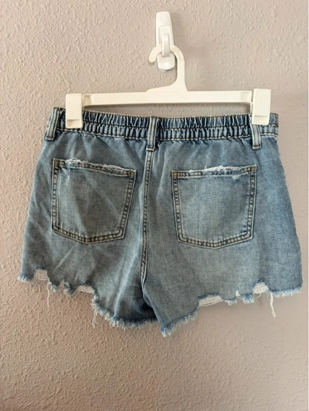 Aerie light wash denim shorts stretch waist size M